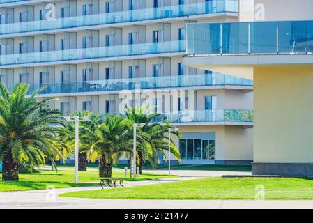 Appartementgebäude des Resortwohnkomplexes. Stockfoto