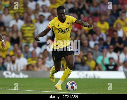 Ismaila Sarr aus Watford hat einen Torschuss gegen Burnley. - Watford gegen Burnley, Sky Bet Championship, Vicarage Road Stadium, Watford. - 12. August 2022. Nur redaktionelle Verwendung – es gelten Einschränkungen für DataCo. Stockfoto