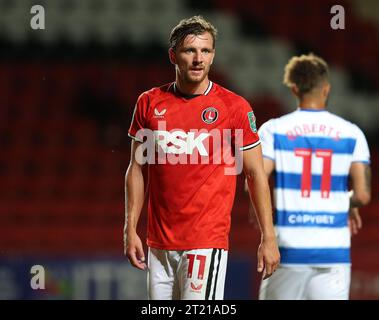 Alex Gilbey von Charlton Athletic gegen Queens Park Rangers. - Charlton Athletic gegen Queens Park Rangers, EFL Cup, Carabao Cup, Runde 1, das Valley Stadium, London. - 9. August 2022. Nur redaktionelle Verwendung – es gelten Einschränkungen für DataCo. Stockfoto