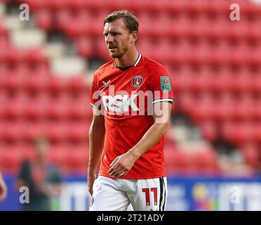 Alex Gilbey von Charlton Athletic gegen Queens Park Rangers. - Charlton Athletic gegen Queens Park Rangers, EFL Cup, Carabao Cup, Runde 1, das Valley Stadium, London. - 9. August 2022. Nur redaktionelle Verwendung – es gelten Einschränkungen für DataCo. Stockfoto