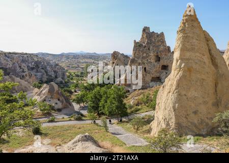 Das Kappadokien-Tal im Zentrum der Türkei mit seinen alten Felsformationen hat eine Geschichte, die genauso bemerkenswert ist wie die Landschaft Stockfoto