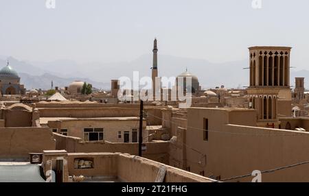 Die Stadt Yazd im Allgemeinen, Iran. Seit 2017 wird die historische Stadt Yazd von der UNESCO zum Weltkulturerbe erklärt Stockfoto