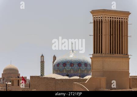 Die Stadt Yazd im Allgemeinen, Iran. Seit 2017 wird die historische Stadt Yazd von der UNESCO zum Weltkulturerbe erklärt Stockfoto