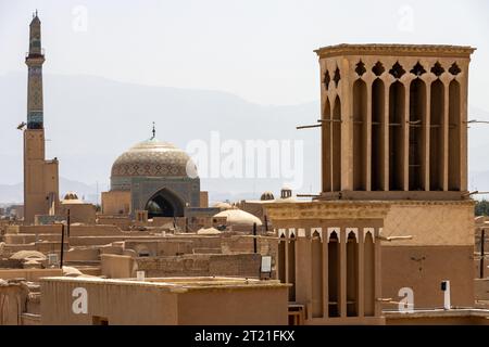 Die Stadt Yazd im Allgemeinen, Iran. Seit 2017 wird die historische Stadt Yazd von der UNESCO zum Weltkulturerbe erklärt Stockfoto