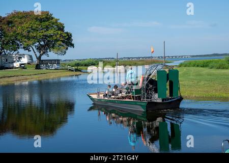 Luftboottouren in natürlicher Umgebung auf dem Lake Tohopekaliga, St. Cloud, Kissimee, Florida, über die Quellen der everglades Stockfoto