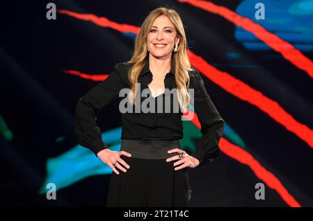 Francesca Fagnani nimmt an der vierten Folge der Rai-fernsehsendung „Belve“ in den Fabrizio Frizzi Studios in Rom Teil. Stockfoto