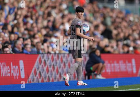 Brighton, Großbritannien. Oktober 2023. Tottenham’s Ashleigh Neville beim Barclays Women's Super League Spiel zwischen Brighton & Hove Albion und Tottenham Hotspur im American Express Stadium in Brighton. Quelle: James Boardman/Alamy Live News Stockfoto