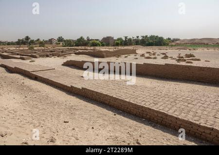 Der Palastkomplex von Amenhotep III in Malkata, südlich von Medinet Habu, Westbank, Luxor, Ägypten. Stockfoto