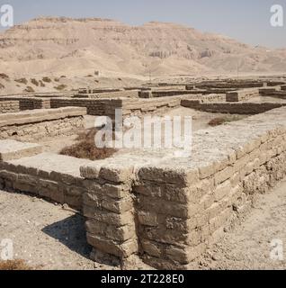 Der Palastkomplex von Amenhotep III in Malkata, südlich von Medinet Habu, Westbank, Luxor, Ägypten. Stockfoto