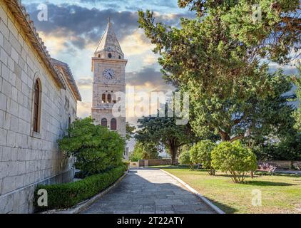 St. Georgskirche in Primosten, Kroatien. Stockfoto