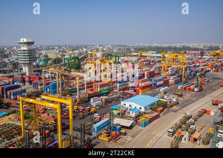 Luftaufnahme des Hafens von Chittagong. Es ist der wichtigste Seehafen von Bangladesch. Gelegen in Bangladeschs Hafenstadt Chittagong und am Ufer des Karnaphu Stockfoto