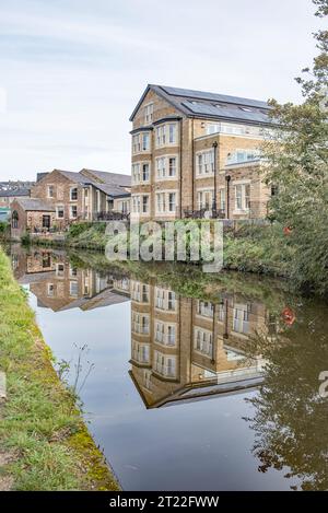 Das Mill House Pflegeheim am Leeds & Liverpool Kanal in Skipton. Stockfoto