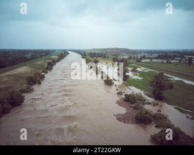 Luftbild des überfluteten Flusses Save in Zagreb, Kroatien, nach starkem Sturm und Regen, der slowenische Städte und Dörfer zerstörte und in kroatisch eindrang Stockfoto