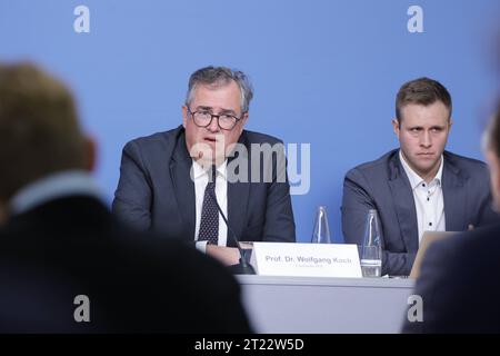 Prof. Dr. Wolfgang Koch, Fraunhofer FKIE, Lukas Klingholz, Bitkom, Deutschland, Berlin, Bundespressekonferenz, Thema: Vorstellung des Impulspapiers Beitrag zu Grundlagen und Grenzen Künstliche Intelligenz KI beim Einsatz in Verteidigungstechnologien *** Prof. Dr. Wolfgang Koch, Fraunhofer FKIE, Lukas Klingholz, Bitkom, Deutschland, Berlin, Bundespressekonferenz, Thema Präsentation des Impulspapiers Beitrag zu Grundlagen und Grenzen künstlicher Intelligenz im Einsatz in Verteidigungstechnologien Credit: Imago/Alamy Live News Stockfoto