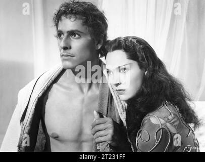 JOHN JUSTIN und JUNE DUPREZ Portrait from THE THIEF OF BAGDAD 1940 Regie: LUDWIG BERGER und MICHAEL POWELL Drehbuch MILES MALLESON Kostümdesign JOHN ARMSTRONG, OLIVER MESSEL und MARCEL VERTES Music MIKLOS ROZSA Alexander Korda Films/London Film Productions/United Artists Stockfoto