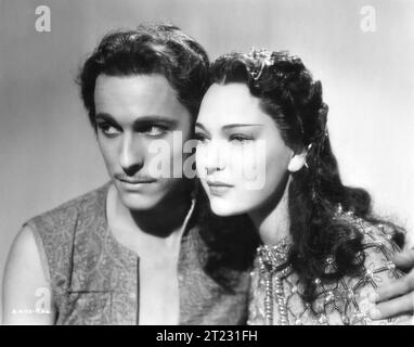 JOHN JUSTIN und JUNE DUPREZ Portrait from THE THIEF OF BAGDAD 1940 Regie: LUDWIG BERGER und MICHAEL POWELL Drehbuch MILES MALLESON Kostümdesign JOHN ARMSTRONG, OLIVER MESSEL und MARCEL VERTES Music MIKLOS ROZSA Alexander Korda Productions/London Film Productions/United Artists Stockfoto