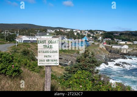 Schild für den East Coast Trail nach Stiles Cove in Pouch Cove, Neufundland & Labrador, Kanada Stockfoto