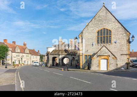 ButterCross und Old Town Hall, Market Square, Somerton, Somerset, England, Vereinigtes Königreich Stockfoto