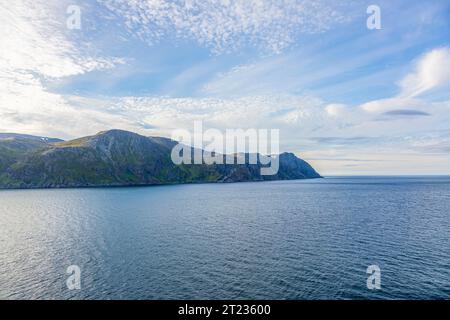 Blick auf die Klippen des nördlichen Kaps vom Meer aus Stockfoto