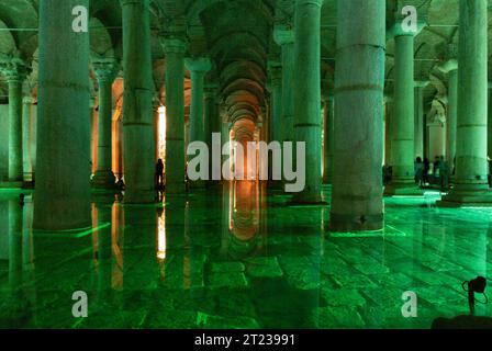 Istanbul, Türkei, die Basilika-Zisterne oder Cisterna-Basilika ist die größte antike Zisterne, die unter der Stadt Istanbu liegen Stockfoto