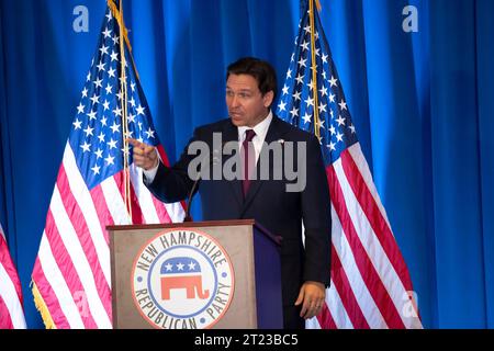 Nashua, New Hampshire, USA 13. Oktober 2023 republikanischer Präsidentschaftskandidat Florida Gouverneur Ron DeSantis beim New Hampshire 2023 erstmals beim Nation Leadership Summit im Sheraton Hotel in Nashua, New Hampshire. (Rick Friedman) Stockfoto