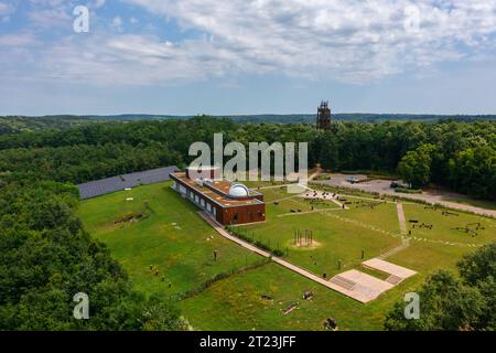 Aus der Vogelperspektive des Zselic Star Park Observatory und Aussichtsturm in Baranya County, Ungarn. Stockfoto