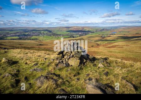 Gritstone Rock am pennine Way in der Nähe von Blackstone Edge oberhalb von Littleborough in den South Pennines Stockfoto