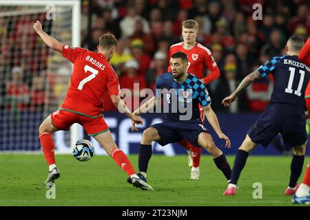 Cardiff, Großbritannien. Oktober 2023. Mateo Kovacic von Kroatien (c) in Aktion. Wales gegen Kroatien, Qualifikation zur UEFA Euro 2024, Spiel der Gruppe D im Cardiff City Stadion in Cardiff, Südwales am Sonntag, 15. Oktober 2023. Nur redaktionelle Verwendung. bild von Andrew Orchard/Andrew Orchard Sportfotografie/Alamy Live News Credit: Andrew Orchard Sportfotografie/Alamy Live News Stockfoto