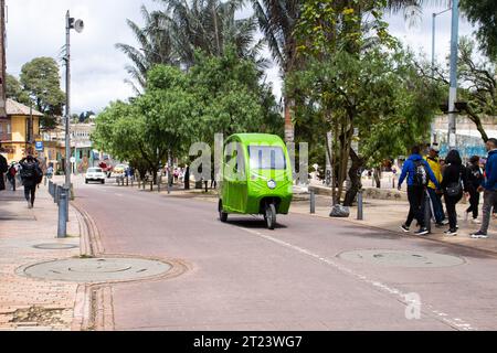 Bogota, Kolumbien - 2. Juli 2023. Blick auf die Straße des Eje Ambiental im Stadtzentrum von Bogota. Stockfoto