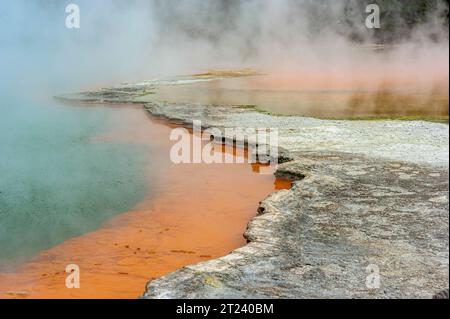 Champagner-Pool, Wai-o-Tapu, Region Rotorua, Nordinsel, Neuseeland Stockfoto