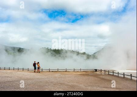 Champagner-Pool, Wai-o-Tapu, Region Rotorua, Nordinsel, Neuseeland Stockfoto