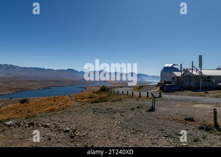 MT John Observatory, Lake Alexandrina, Tussock Plain, McKenzie District, Canterbury, Südinsel, Neuseeland Stockfoto