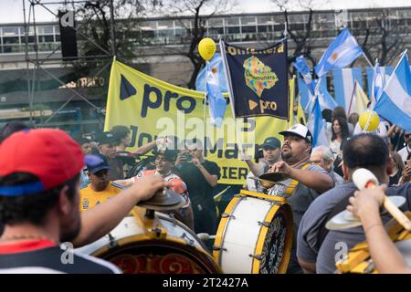 Buenos Aires, Argentinien. Oktober 2023. Die Präsidentschaftskandidatin von Juntos por el Cambio (JXC), Patricia Bullrich, hielt heute ihren ersten Wahlkampf für die Wahlen am kommenden Sonntag ab. Bei dieser Gelegenheit machte sie es in der Stadt Buenos Aires, wo sie eine Akte in den Barrancas de Belgrano leitete. Während der Woche wird sie mehrere Veranstaltungen in verschiedenen Teilen des Landes veranstalten. (Quelle: Esteban Osorio/Alamy Live News) Stockfoto