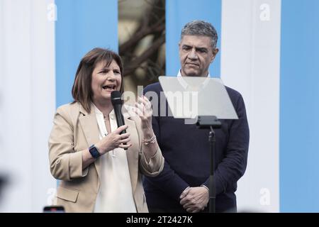 Buenos Aires, Argentinien. Oktober 2023. Die Präsidentschaftskandidatin von Juntos por el Cambio (JXC), Patricia Bullrich, hielt heute ihren ersten Wahlkampf für die Wahlen am kommenden Sonntag ab. Bei dieser Gelegenheit machte sie es in der Stadt Buenos Aires, wo sie eine Akte in den Barrancas de Belgrano leitete. Während der Woche wird sie mehrere Veranstaltungen in verschiedenen Teilen des Landes veranstalten. Auf dem Foto: Patricia Bullrich hält ihre Rede bei einer Veranstaltung. (Quelle: Esteban Osorio/Alamy Live News) Stockfoto