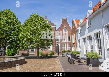 Historische Häuser auf dem Marktplatz von Harderwijk, Niederlande Stockfoto