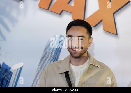 Paris, Frankreich. Oktober 2023. 3 FEIERT MAX Premiere von Tarek Boudali im Le Grand Rex am 16. Oktober 2023 in Paris, Frankreich. Quelle: Bernard Menigault/Alamy Live News Stockfoto