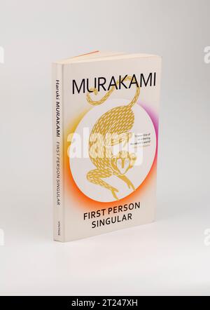 Nova Bana, Slowakei - 8. Oktober 2023 : First Person Singular Book von Haruki Murakami auf weißem Hintergrund. Stockfoto