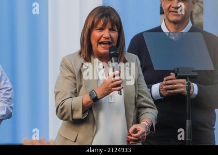 Barrancas De Belgrano, Argentinien. Oktober 2023. Patricia Bullrich spricht während der ersten Abschlusszeremonie ihres Wahlkampfes für die nächste argentinische Präsidentschaftswahl. Erste Beendigung des Wahlkampfes von Patricia Bullrich vor den argentinischen Präsidentschaftswahlen am 22. Oktober 2023. Quelle: SOPA Images Limited/Alamy Live News Stockfoto