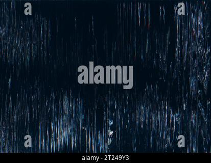 vhs-Band mit analoger Rauschüberlagerung mit Glitch-Textur dunkel Stockfoto