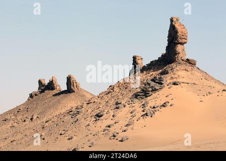 HAMI, CHINA - 15. OKTOBER 2023 - vulkanische Landformen aus der Karbonzeit sind in den Tiefen des Gobi in Hami, Xinjiang, China, am 1. Oktober erhalten Stockfoto