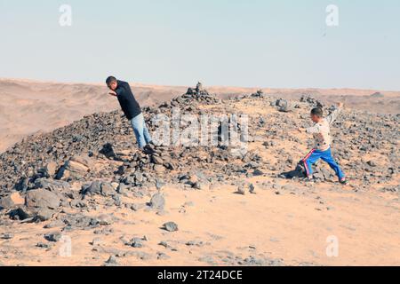 HAMI, CHINA - 15. OKTOBER 2023 - vulkanische Landformen aus der Karbonzeit sind in den Tiefen des Gobi in Hami, Xinjiang, China, am 1. Oktober erhalten Stockfoto