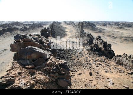 HAMI, CHINA - 15. OKTOBER 2023 - vulkanische Landformen aus der Karbonzeit sind in den Tiefen des Gobi in Hami, Xinjiang, China, am 1. Oktober erhalten Stockfoto