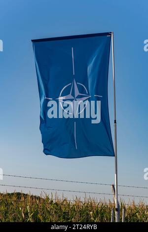 NATO-Flagge bei den NATO-Tagen 2023 in Ostrava, Tschechien Stockfoto