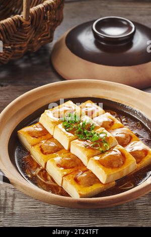 Gefülltes Schweinehackfleisch in Tofu, Hakka-Stil Stockfoto