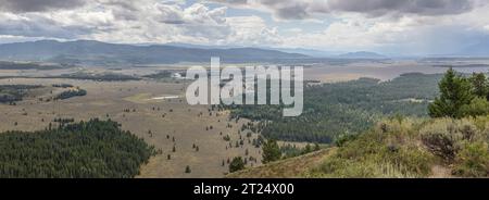 Panorama des Snake River Valley, vom Gipfel des Signal Mountain (2355 m) im Grand Teton National Park aus gesehen Stockfoto