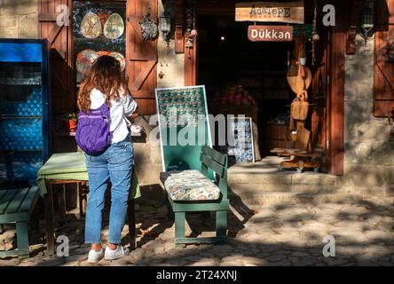 Adatepe, ein Dorf von Kücükkuyu, Ayvacık, Canakkale, am Ufer der Ägäis, an den Hängen des Kaz-Gebirges, im Golf von Edremit. Stockfoto