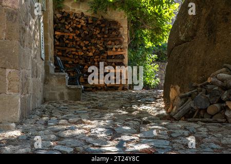 Adatepe, ein Dorf von Kücükkuyu, Ayvacık, Canakkale, am Ufer der Ägäis, an den Hängen des Kaz-Gebirges, im Golf von Edremit. Stockfoto