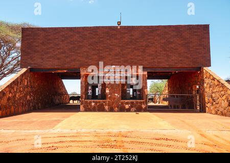 Eingangstore des Tsavo East National Park, Kenia Stockfoto