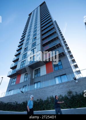 23-stöckige Mast Quay Phase II, Luxuswohnungen, Woolwich Church Street London, gebaut von Comer Homes, Mast Quay Tower Blöcke sind ein Bauprojekt bis zur Miete und stehen unter der Gefahr des Abbruchs durch Royal Borough of Greenwich Stockfoto