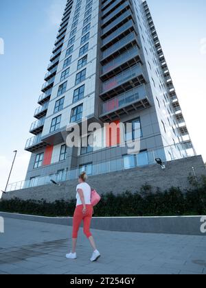 23-stöckige Mast Quay Phase II, Luxuswohnungen, Woolwich Church Street London, gebaut von Comer Homes, Mast Quay Tower Blöcke sind ein Bauprojekt bis zur Miete und stehen unter der Gefahr des Abbruchs durch Royal Borough of Greenwich Stockfoto